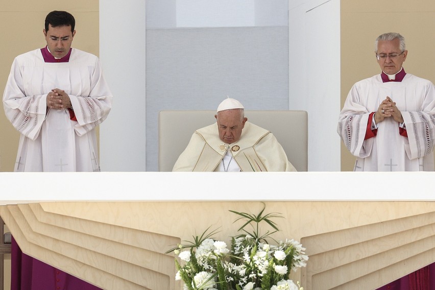 Papież Franciszek: Modliłem się, aby Bóg uzdrowił świat z...