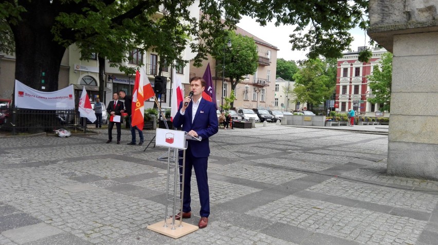 Zgodnie z planem, we wtorek o godz. 11.00 na pl. Bohaterów w...