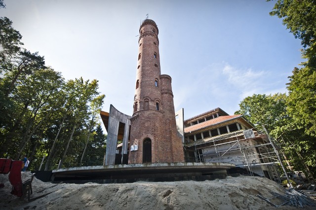 Wybudowana w 1888 roku wieża została już z zewnątrz całkowicie odremontowana. Teraz trwają  prace przy jej dolnej części 