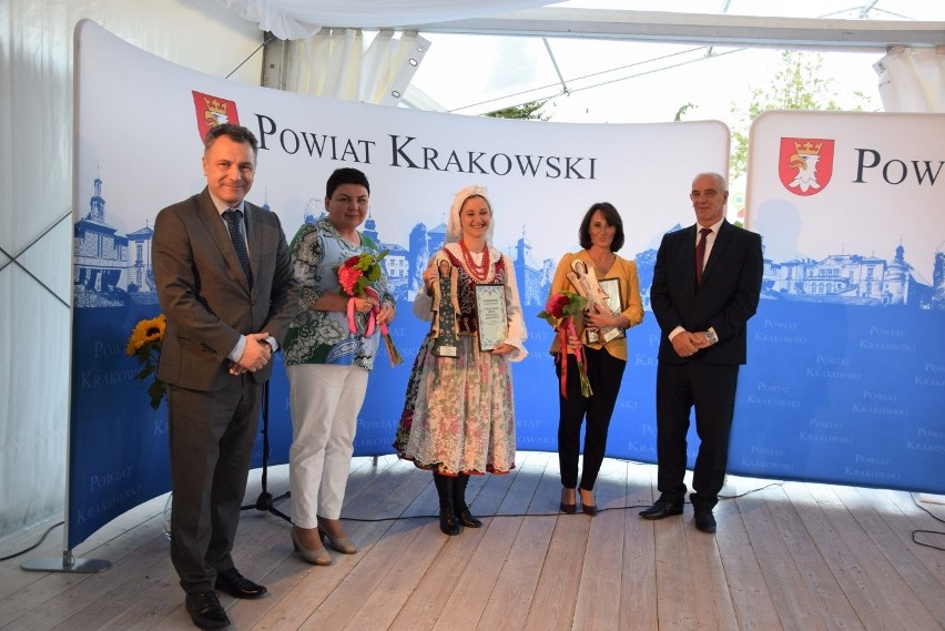 Nagrody powiatu krakowskiego i starosty rozdane. Są laureaci w dziedzinie sportu, kultury i działalności społecznej