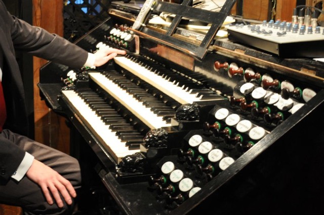 Od wielu organistów słyszałem słowa uznania, że ktoś wreszcie zwrócił uwagę na ich sytuację - mówi Przemysław Lis.