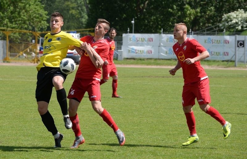 Piłkarze Gwardii Koszalin po porażce z Gryfem Wejherowo...