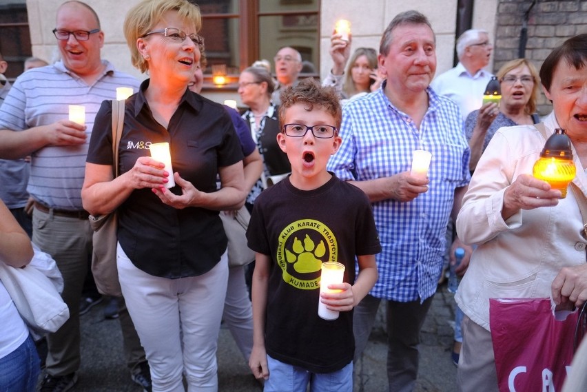 Toruń. Protest po uchwaleniu ustawy o Sądzie Najwyższym...