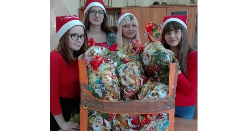 Koło Wolontariatu ze Szkoły Podstawowej w Młodzawach przygotowało mikołajkowe paczki dla chorych dzieci [ZDJĘCIA]