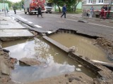 Zalało ulicę Modrzejewskiej w Koszalinie. Pękł wodociąg