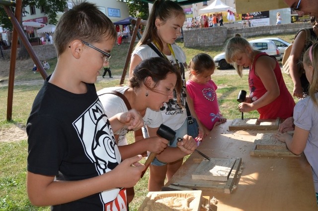 Turniej rycerski w ChojnicachByły też warsztaty  prowadone przez  grupę z Funki.