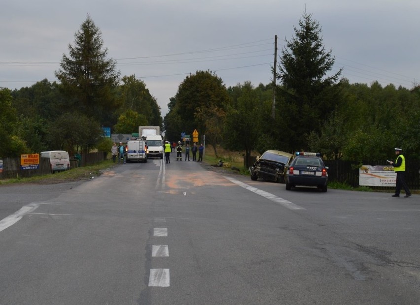 Wypadek koło kopalni Bełchatów. Sześć osób rannych w zderzeniu busa z osobówką