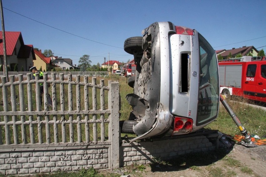 Wypadek w podkieleckiej Bilczy. Trzech młodych mężczyzn w szpitalu