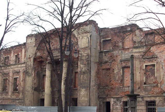 Ruiny teatru czekają na odbudowę