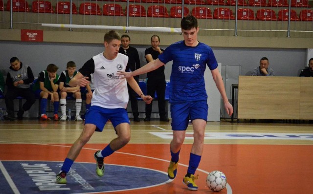 Michał Stopyra (z prawej) brał udział w tegorocznych Młodzieżowych Mistrzostwach Polski w Futsalu.