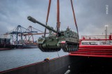 Kolejna dostawa sprzętu dla polskiego wojska już w Gdyni. To 18 koreańskich haubic samobieżnych K9A1