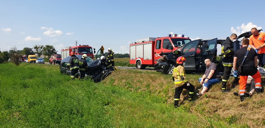 Wypadek na drodze DK55 w Stolnie - zderzyły się dwa auta