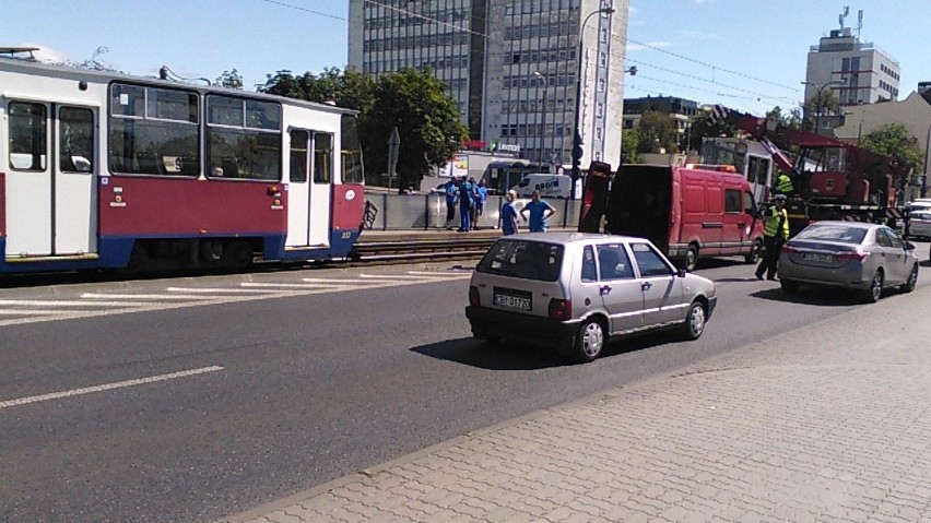 Wykolejony tramwaj na ul. Jagiellońskiej. W mieście korki i...