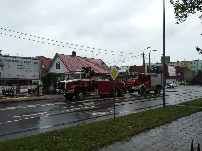 Sokółka. Wypadek wozu straży pożarnej. Budynek, w który wjechał pojazd gaśniczy, nie nadaje się do zamieszkania [16.05.2019]