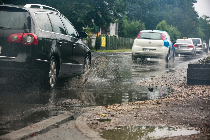 Ulica Królowej Jadwigi jest w fatalnym stanie