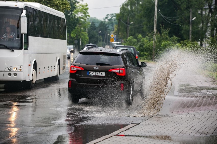 Ulica Królowej Jadwigi jest w fatalnym stanie