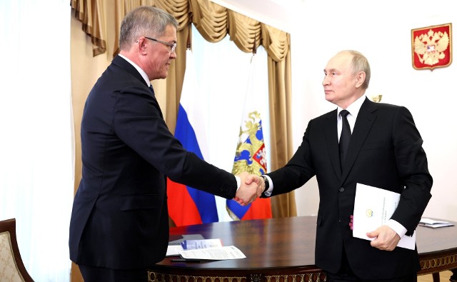 Putin spotyka się z szefami regionów. Na zdjęciu z liderem Baszkortostanu