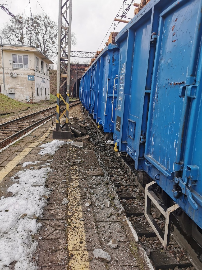 Na dworcu Toruń Miasto wykoleiła się lokomotywa pociągu...