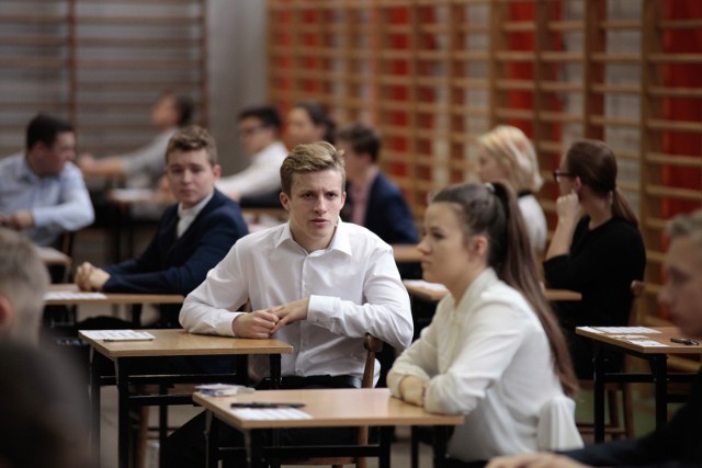 Egzamin gimnazjalny 2017 w szkole przy ul. Waryńskiego w Opolu.