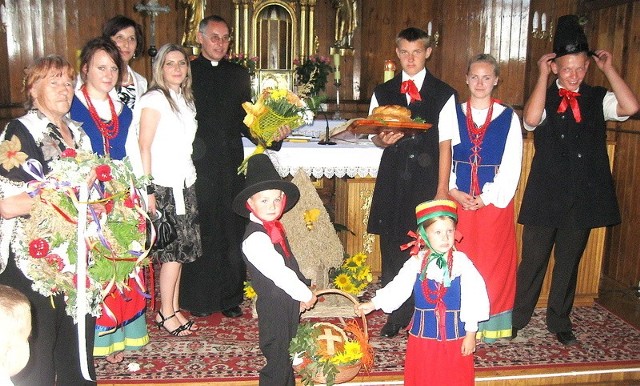 W kościele w Ostrowitem delegaci  ze Szczepanek i Suszewa.