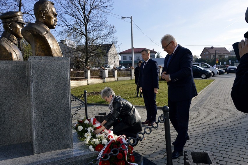 W Bobowej stanie jedna z ławeczek niepodległości finansowanych przez MON [ZDJĘCIA]