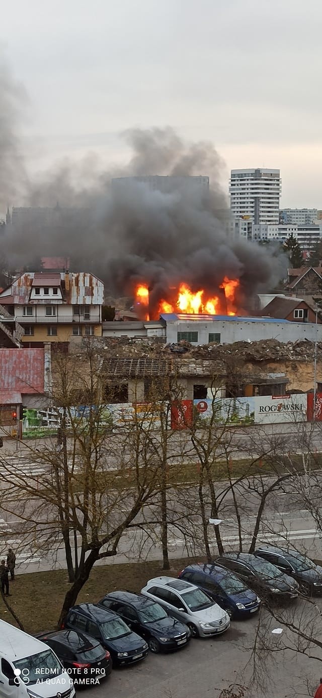 Pożar drewnianego budynku na osiedlu Bema w Białymstoku...