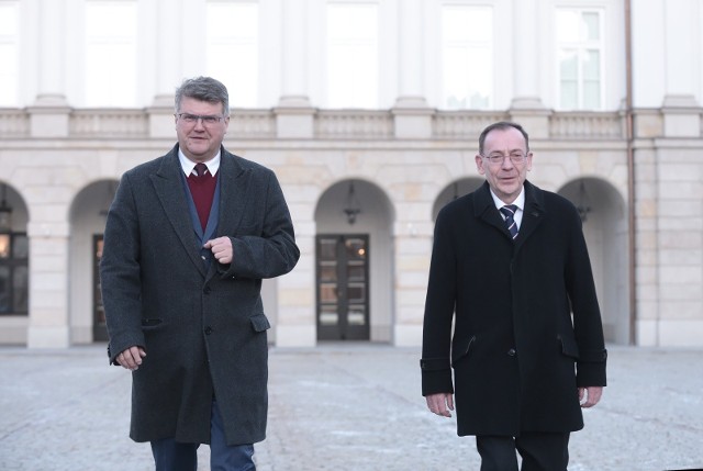 Posłowie Wąsik i Kamiński zostali zatrzymani przez policję w Pałacu Prezydenckim