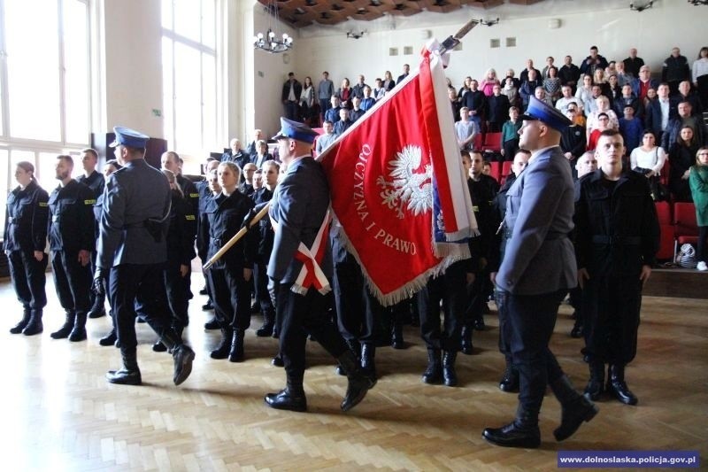 47 nowych policjantów złożyło ślubowanie [ZDJĘCIA]