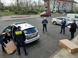 Prezydent Częstochowy przekazał Straży Miejskiej sprzęt ochronny: maseczki, kombinezony i przyłbice