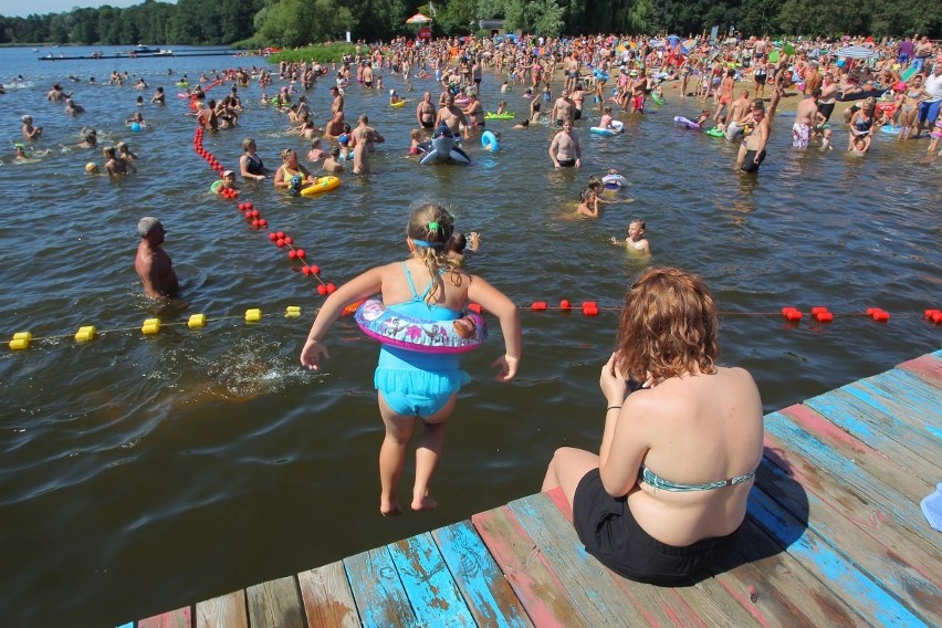 Rusałka: Tłumy poznaniaków wypoczywają nad jeziorem