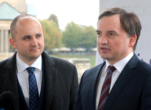 Dariusz Matecki (z lewej) to radny ze Szczecina, przewodniczący Solidarnej Polski na Pomorzu Zachodnim