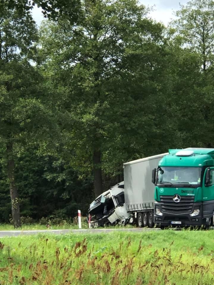 Krasne Stare. Zderzenie dwóch TIR-ów na DK 8. Droga zablokowana [ZDJĘCIA]