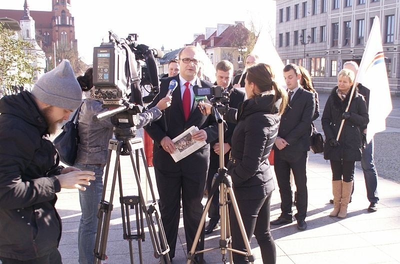 Nowa Prawica. Tomasz Szeweluk chce likwidacji strefy płatnego parkowania (zdjęcia)