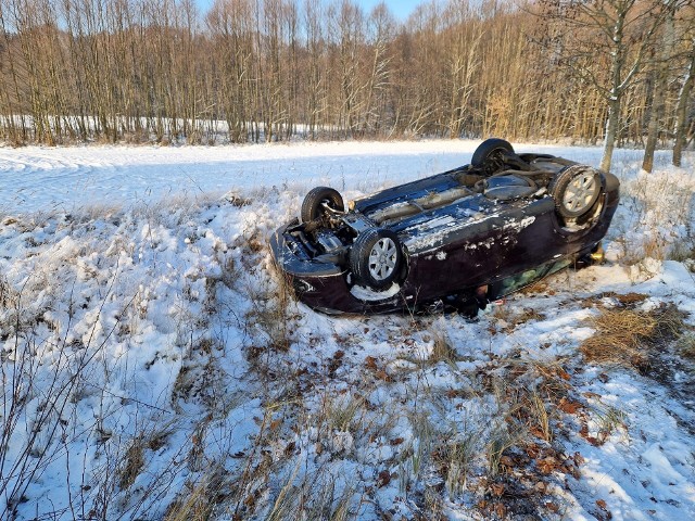 Do groźnego zdarzenia doszło w czwartek na odcinku drogi między miejscowościami Białowąs i Krosino w powiecie szczecineckim.