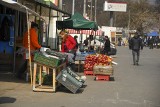 Sobotnia giełda w Sandomierzu w okrojonym wydaniu. Stoisk i sprzedawców zdecydowanie mniej [ZDJĘCIA]