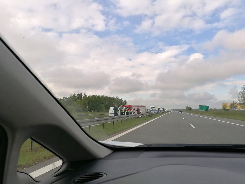 Zambrów: Wypadek na obwodnicy. Dacia uderzyła w ciężarówkę i stanęła w płomieniach