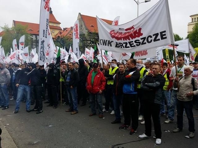 Ponad 10 tys. górników wzięło udział w proteście przeciwko...
