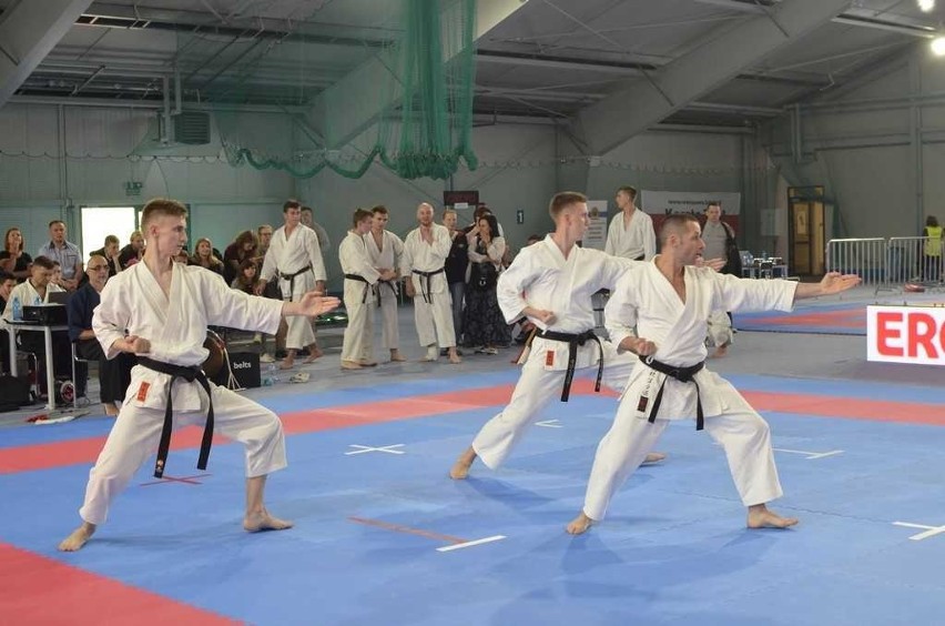 19 medali niepołomickich karateków w mistrzostwach Polski