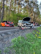 Wypadek w Bargłówce w gminie Sośnicowice. Auto stanęło w płomieniach. Jedna osoba trafiła do szpitala 