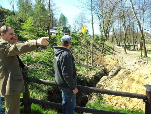 Jak zapewnia wójt Bałtowa Andrzej Jabłoński, prace przy budowie wodociągów i sieci sanitarnej w rejonie Jura Parku dobiegają końca.