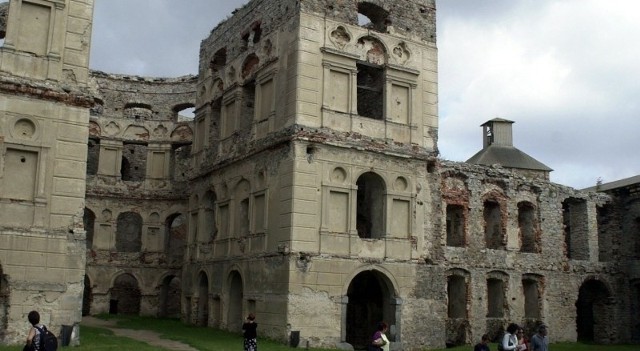 W ubiegłym roku ruiny zamku Krzyżtopór odwiedziło 103 tysiące turystów. Ruinom dało to piąte miejsce w ogólnowoje-wódzkim rankingu.