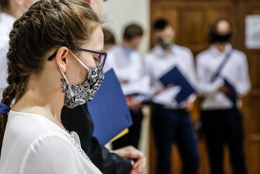 Kiedy powrót do szkół? Na razie brak twardego terminu. "Czarnek i Piontkowski chcą przejąć obowiązki Jasnowidza z Człuchowa"