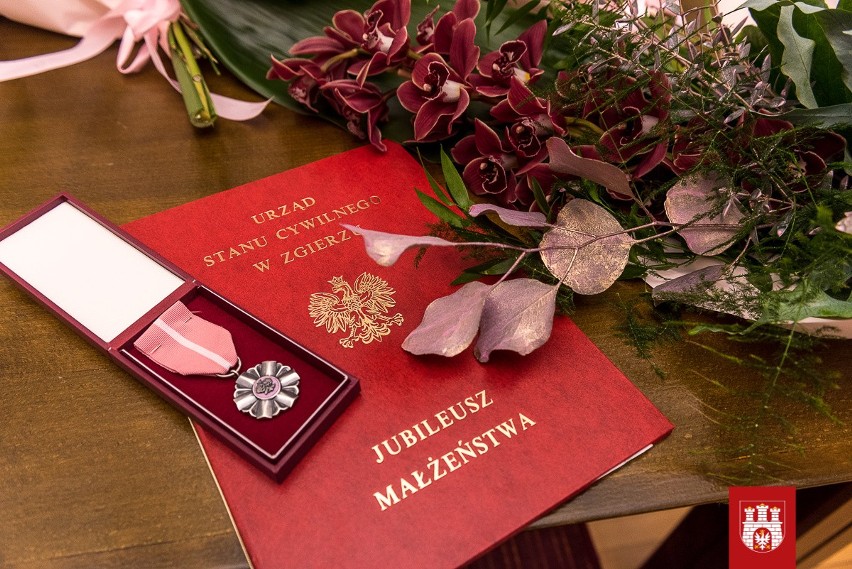 W Pałacu Ślubów wręczono medale za "długoletnie pożycie małżeńskie"