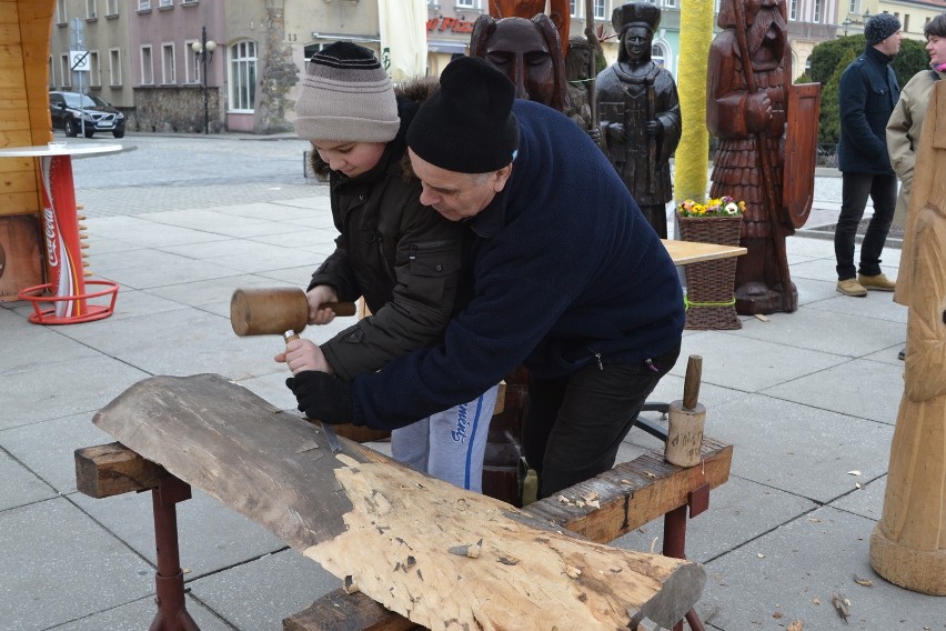 Na wodzisławskim rynku trwa jarmark wielkanocny. Nie brakuje...