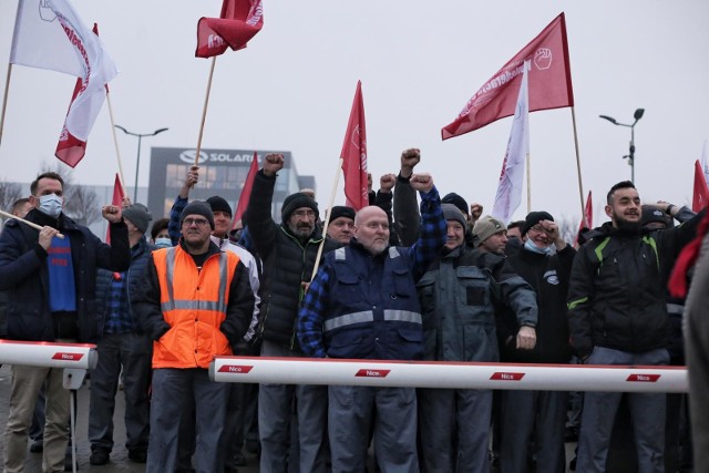 Strajk generalny przed siedzibą Solaris, dzień pierwszy