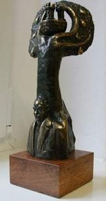 Nagrodami są statuetki Oscara Tietza - wywodzącego się z Międzychodu kupca żydowskiego pochodzenia, który utworzył sieć handlową Hertie.