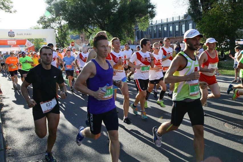 Bieg Fabrykanta 2016. 10 kilometrów szlakiem fabrykanckiej Łodzi [ZDJĘCIA]