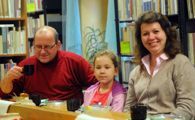 Michalina Kozikowska i jej dumni rodzice