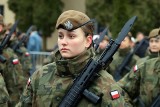 Młodzi żołnierze 16. Dolnośląskiej Brygady Obrony Terytorialnej złożyli przysięgę we Wrocławiu. Mamy dla Was mnóstwo zdjęć!