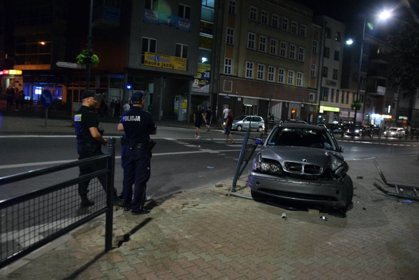 Wypadek w Stargardzie: Masakra na Wyszyńskiego. 18-latek wjechał BMW w widzów nielegalnego driftu [ZDJĘCIA, WIDEO]